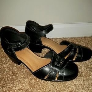 Clark's Leather Short Heeled Sandle with Ankle Strap - Black